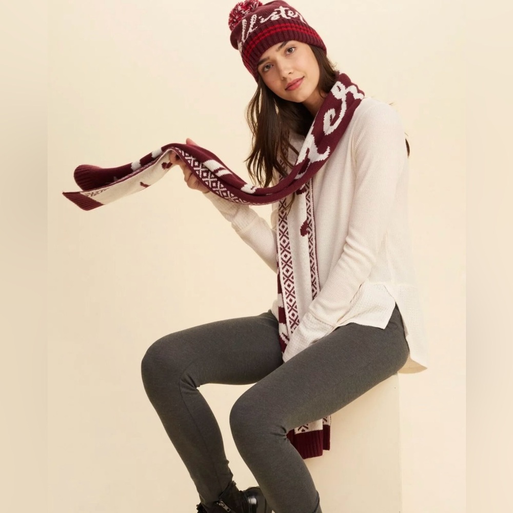 Hollister Women’s Maroon White Scarf One Size with Gift Tag New Fall Winter